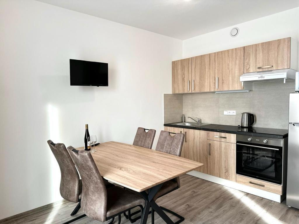 Sky Apartments 505 Pilsen Exterior photo